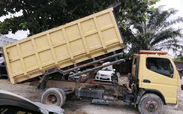 MITSUBISHI  FE  74 HD