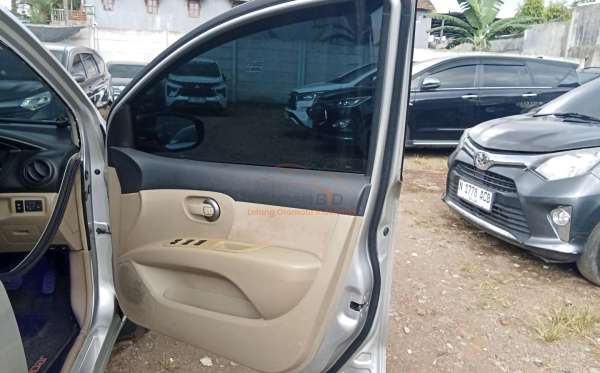 NISSAN GRAND LIVINA 1.5 SV