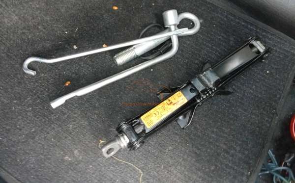 NISSAN GRAND LIVINA 1.5 SV