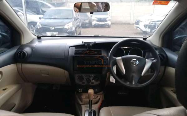 NISSAN GRAND LIVINA 1.5 SV