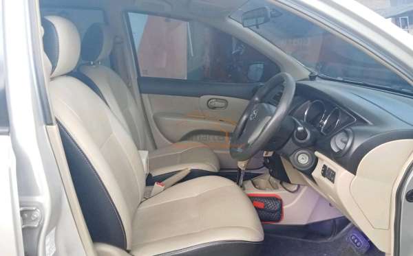 NISSAN GRAND LIVINA 1.5 SV