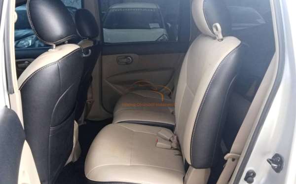 NISSAN GRAND LIVINA 1.5 SV