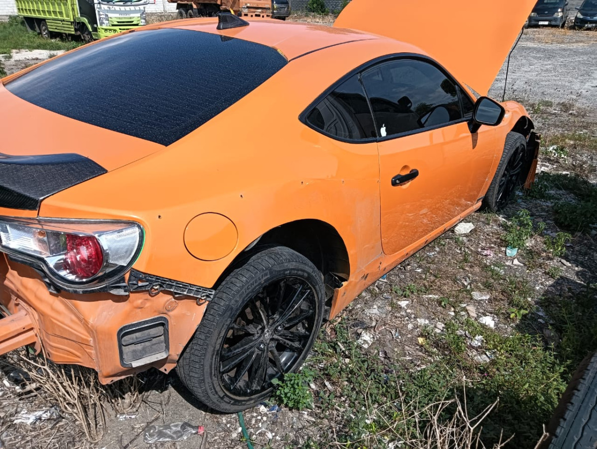TOYOTA 86  2.0L