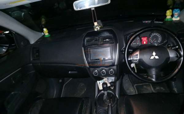 MITSUBISHI OUTLANDER SPORT