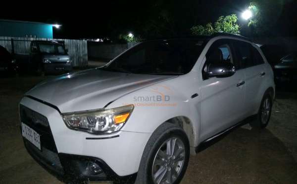 MITSUBISHI OUTLANDER SPORT