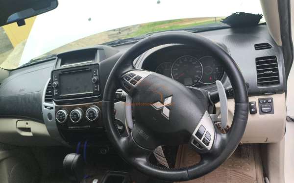 MITSUBISHI PAJERO SPORT 2.5 HP-E (4X2)