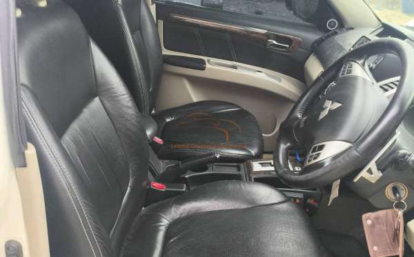 MITSUBISHI PAJERO SPORT 2.5 HP-E (4X2)