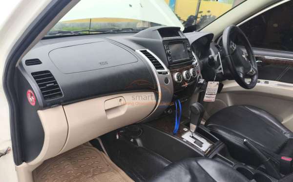 MITSUBISHI PAJERO SPORT 2.5 HP-E (4X2)