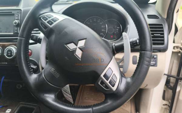 MITSUBISHI PAJERO SPORT 2.5 HP-E (4X2)