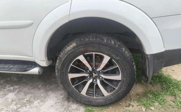 MITSUBISHI PAJERO SPORT 2.5 HP-E (4X2)