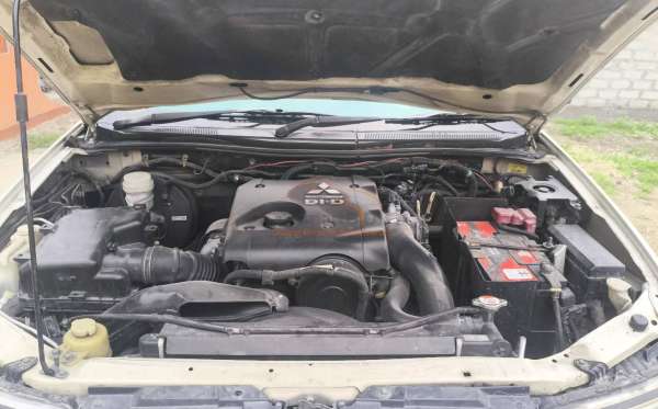 MITSUBISHI PAJERO SPORT 2.5 HP-E (4X2)