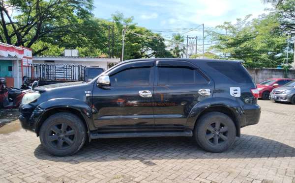 TOYOTA FORTUNER G 2.5