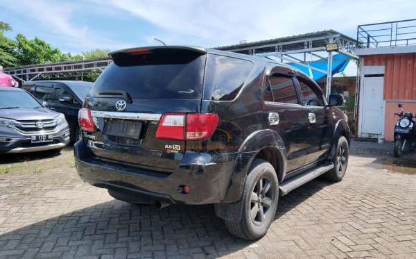 TOYOTA FORTUNER G 2.5