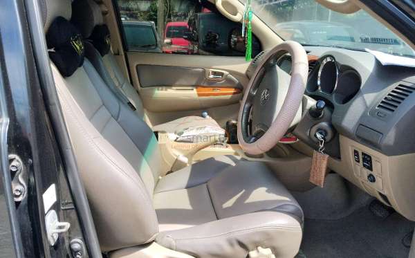 TOYOTA FORTUNER G 2.5