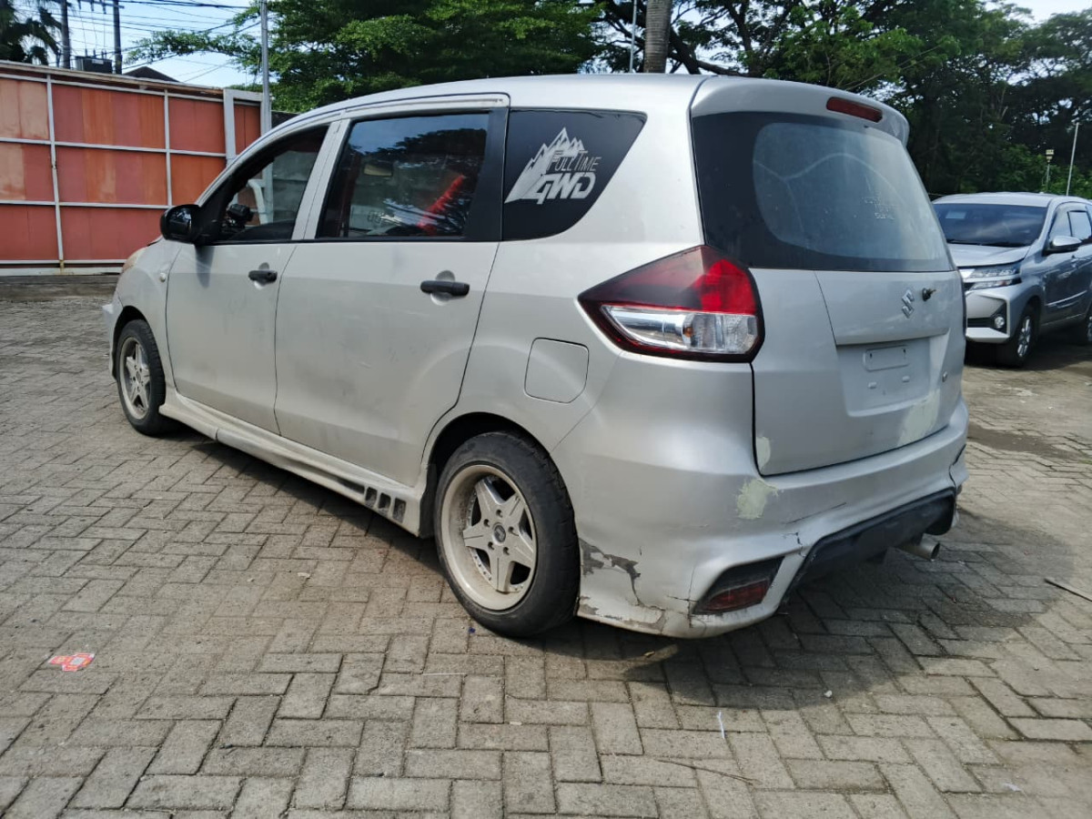 SUZUKI ERTIGA