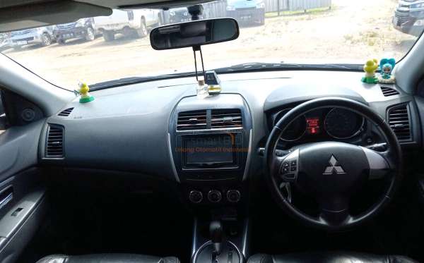 MITSUBISHI OUTLANDER SPORT