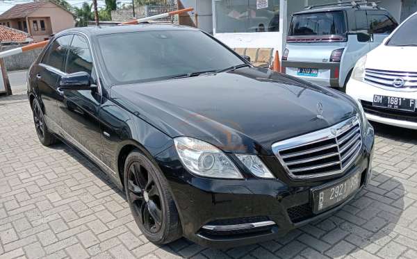 MERCEDES BENZ E 250 CGI