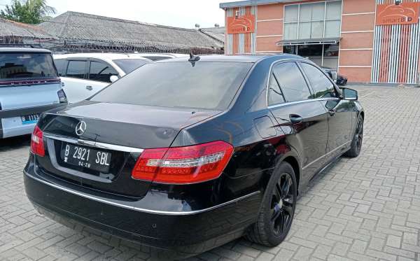 MERCEDES BENZ E 250 CGI