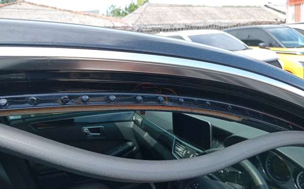 MERCEDES BENZ E 250 CGI