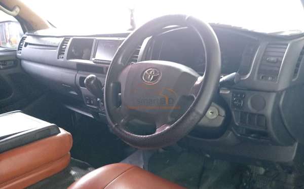 TOYOTA HI ACE COMMUTER