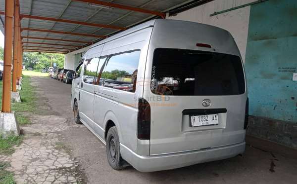 TOYOTA HI ACE COMMUTER