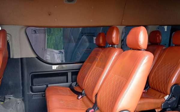 TOYOTA HI ACE COMMUTER