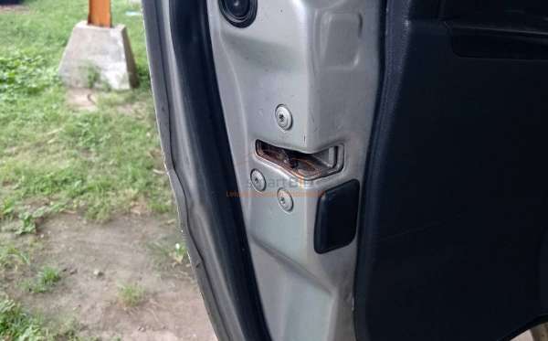 TOYOTA HI ACE COMMUTER