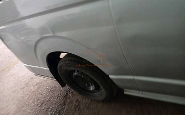 TOYOTA HI ACE COMMUTER