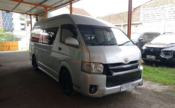 TOYOTA HI ACE COMMUTER