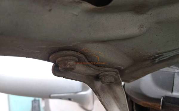 TOYOTA HI ACE COMMUTER