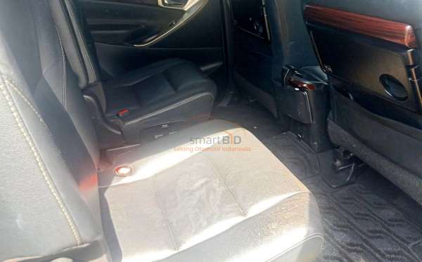 TOYOTA INNOVA VENTURER