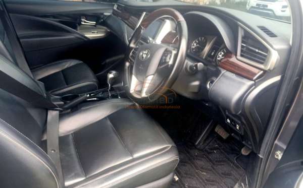 TOYOTA INNOVA VENTURER