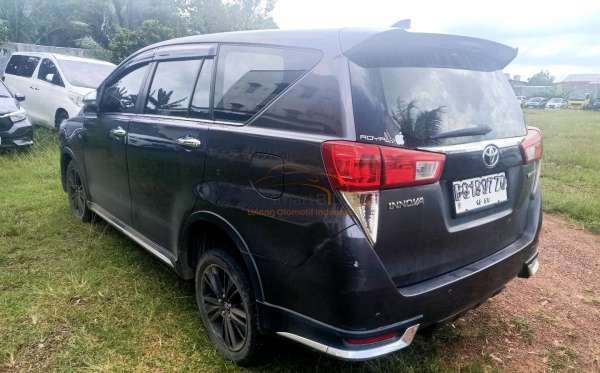 TOYOTA INNOVA VENTURER