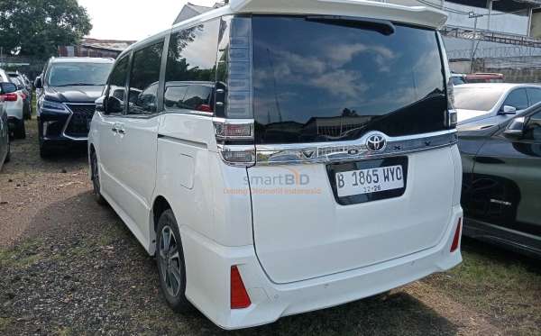 TOYOTA VOXY 2.0 AT