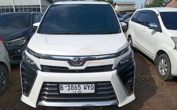 TOYOTA VOXY 2.0 AT