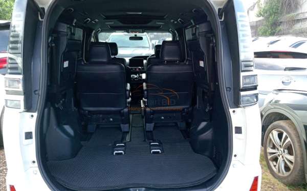 TOYOTA VOXY 2.0 AT