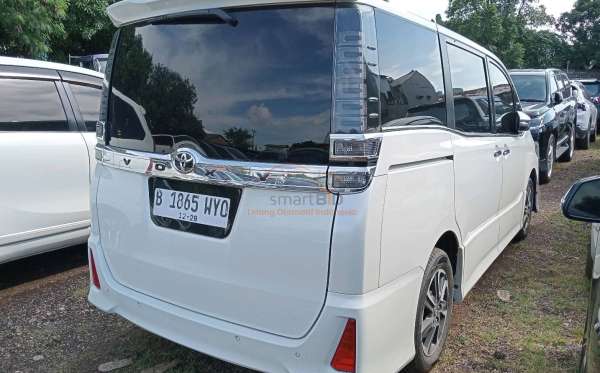 TOYOTA VOXY 2.0 AT