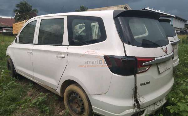 WULING  CONFERO