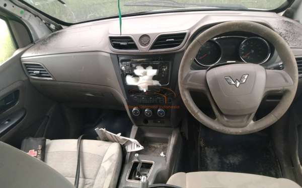 WULING  CONFERO
