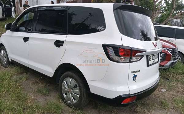 WULING  CONFERO