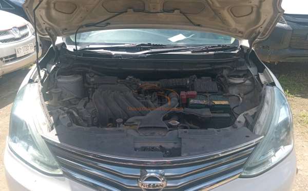 NISSAN  GRAND LIVINA  1.5 SV