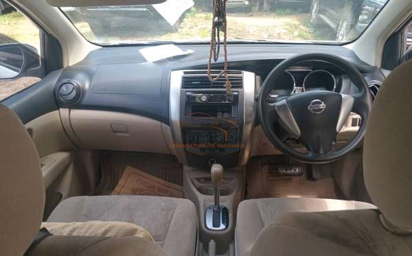 NISSAN  GRAND LIVINA  1.5 SV