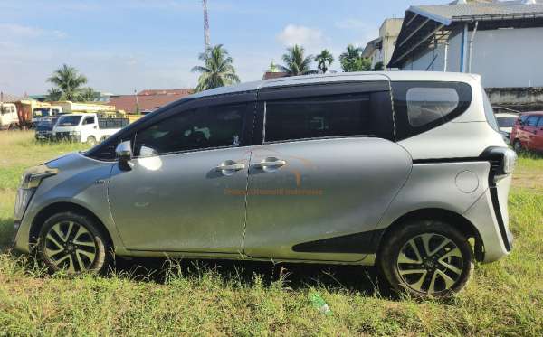 TOYOTA SIENTA 1.5V