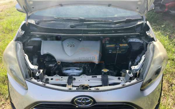 TOYOTA SIENTA 1.5V