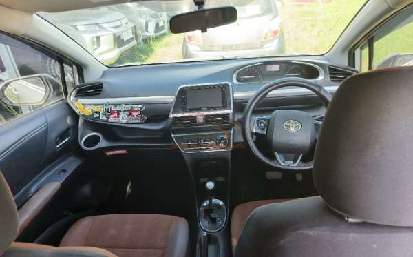 TOYOTA SIENTA 1.5V