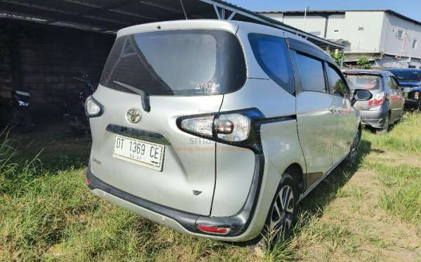TOYOTA SIENTA 1.5V
