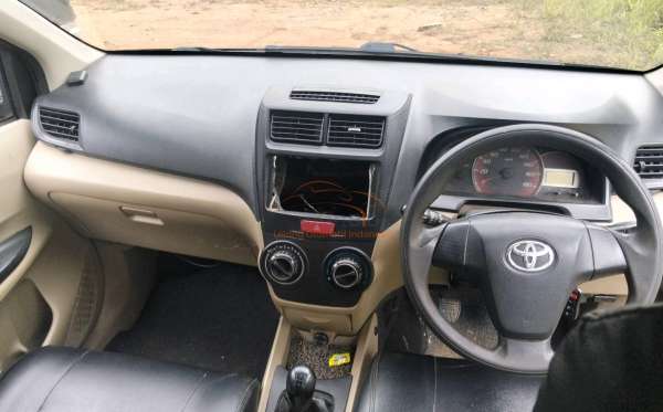 TOYOTA  AVANZA  1.3 E