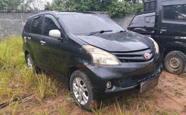 TOYOTA  AVANZA  1.3 E