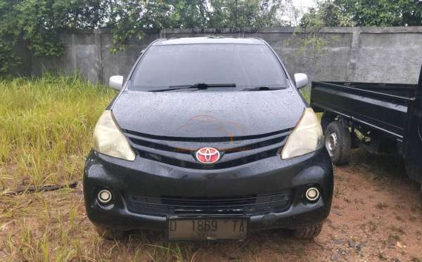 TOYOTA  AVANZA  1.3 E