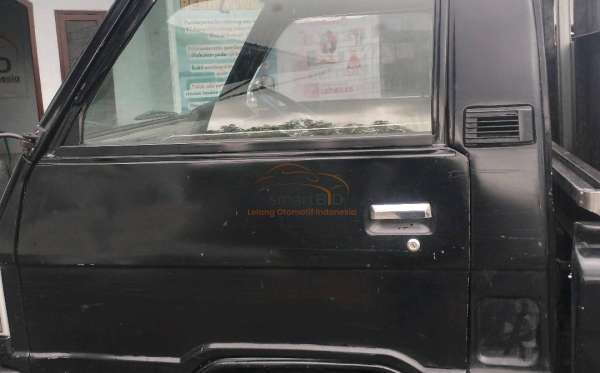 MITSUBISHI  L 300  PU